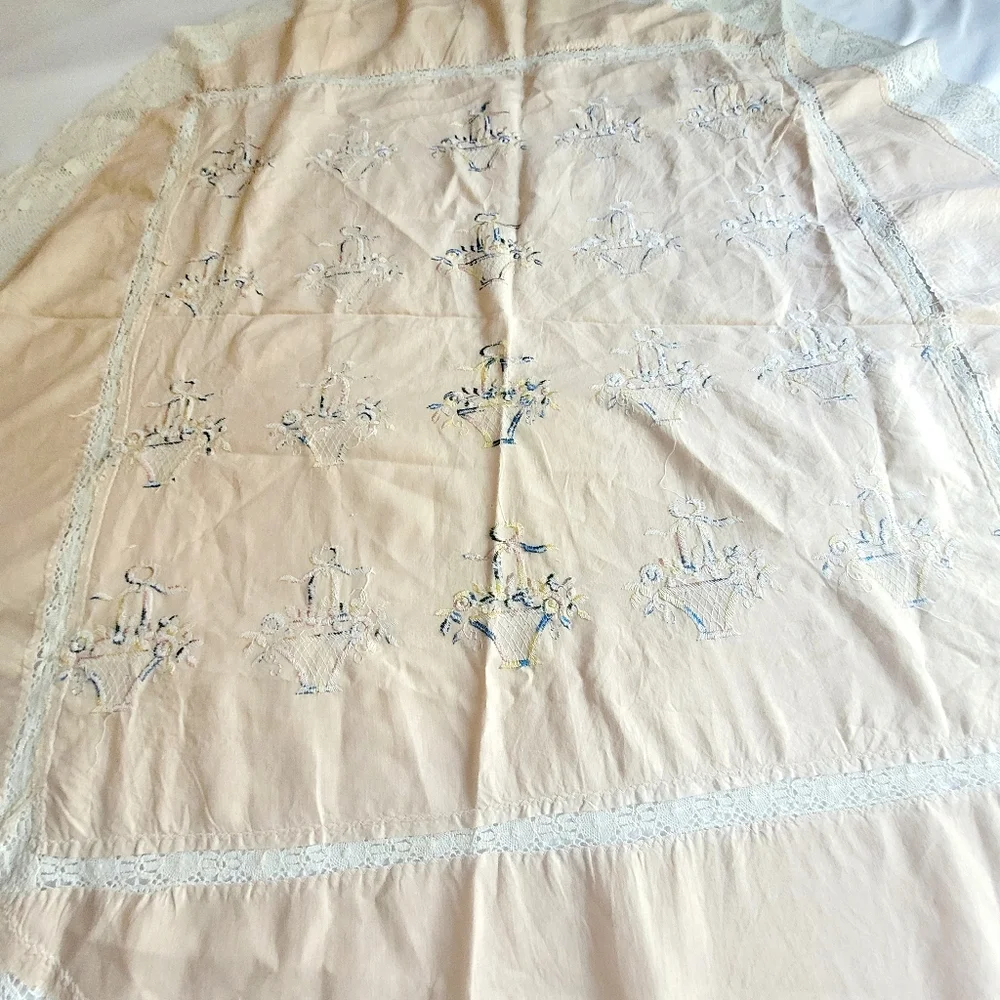 Vintage Handmade Linen Round Tablecloth Lace Ivory Floral Basket‎ Embroidery
